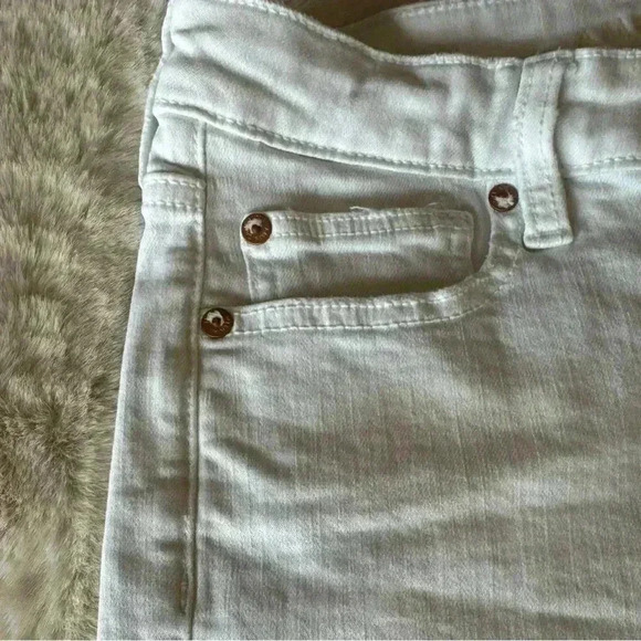 American Eagle Outfitters Studded Shorts midrise next level stretch size 8 white - Picture 4 of 16